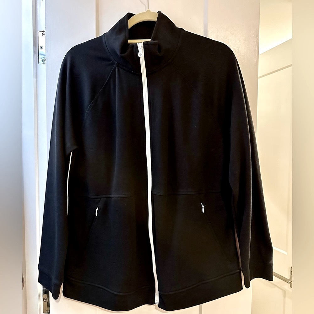 Talbots classic season-spanning sport jacket with attractive white detailing.